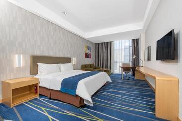 هتل Holiday Inn Express Zhengzhou Airport, An Ihg