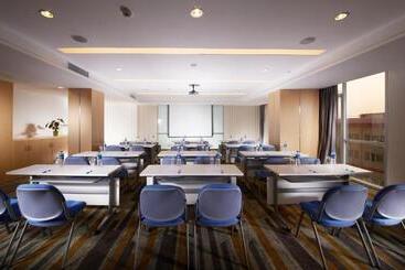 هتل Holiday Inn Express Zhengzhou Airport, An Ihg