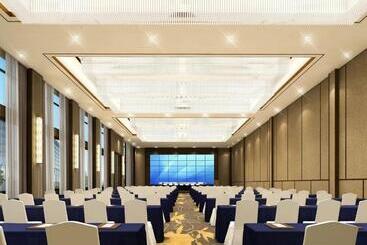 هتل Holiday Inn Express Zhengzhou Airport, An Ihg