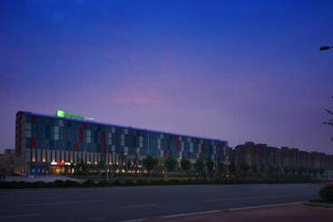 هتل Holiday Inn Express Zhengzhou Airport, An Ihg