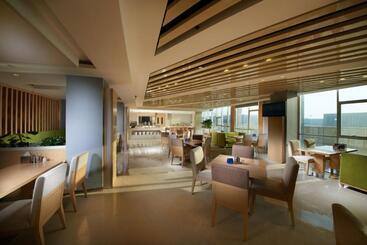 هتل Holiday Inn Express Zhengzhou Airport, An Ihg