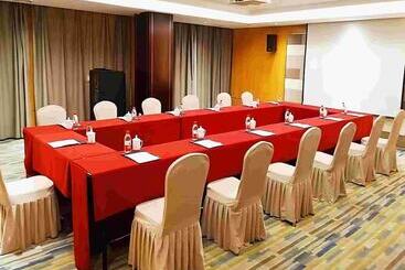 هتل Holiday Inn Express Zhengzhou Airport, An Ihg