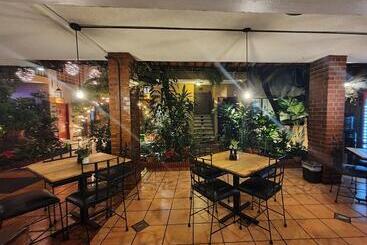 هتل Humuya Inn