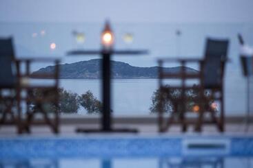 هتل Irida Aegean View