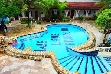 هتل Best Western Jangwani Sea Breeze Resort