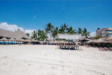 هتل Best Western Jangwani Sea Breeze Resort