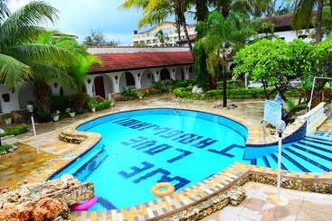 هتل Best Western Jangwani Sea Breeze Resort