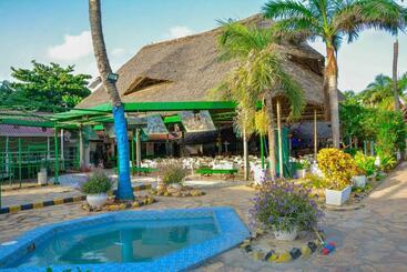 هتل Best Western Jangwani Sea Breeze Resort