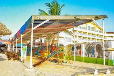 هتل Best Western Jangwani Sea Breeze Resort