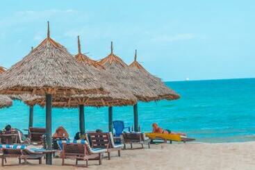 هتل Best Western Jangwani Sea Breeze Resort