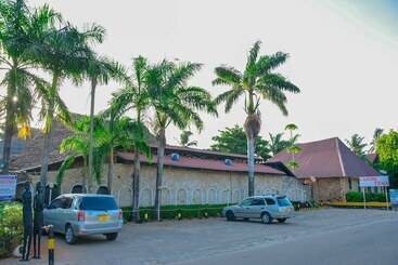 هتل Best Western Jangwani Sea Breeze Resort