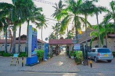 هتل Best Western Jangwani Sea Breeze Resort
