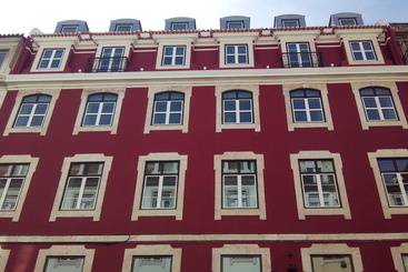 The 7 Hotel, Suites, Studios & Apartments