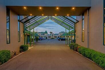 مُتل Camelot Motor Lodge And Conference Centre