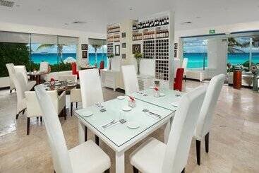 استراحتگاه The Pyramid Cancun
