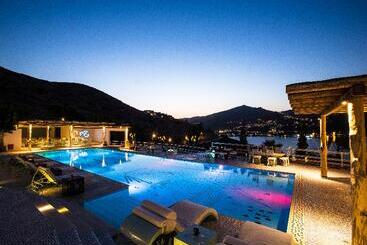 Agalia Luxury Suites - Ios