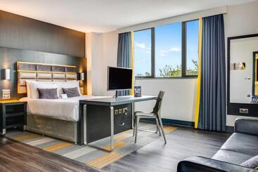 Roomzzz Chester City