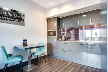 Roomzzz Chester City