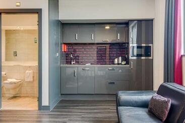 Roomzzz Chester City