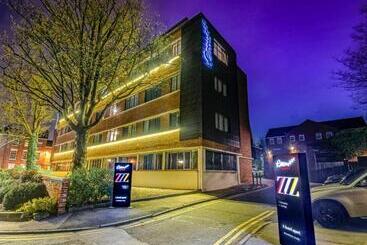 Roomzzz Chester City
