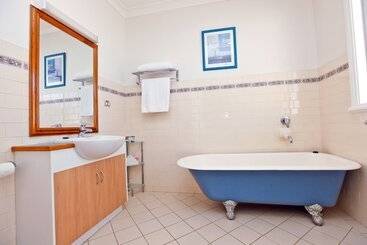Emaroo Cottages Broken Hill