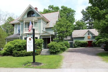 تختخواب و صبحانه Heart Of The Village Inn