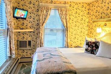 تختخواب و صبحانه Heart Of The Village Inn
