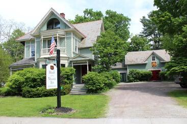 تختخواب و صبحانه Heart Of The Village Inn