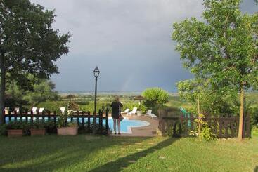 هتل Agriturismo Ca'de'gatti