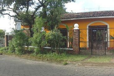 هتل Casa Barcelona