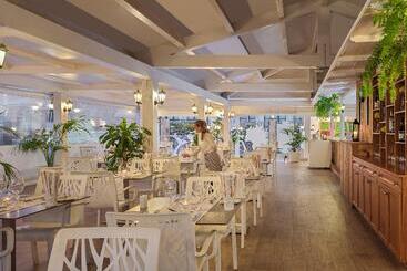هتل H10 Ocean Suites