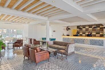 هتل H10 Ocean Suites