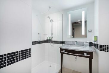 هتل Hampton By Hilton Krakow