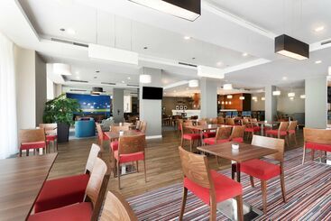 هتل Hampton By Hilton Krakow