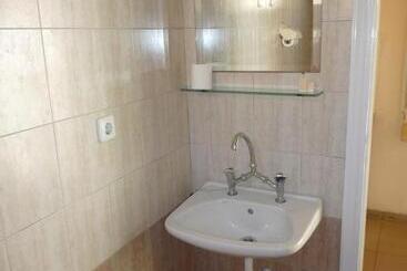 هتل Haris Apartments