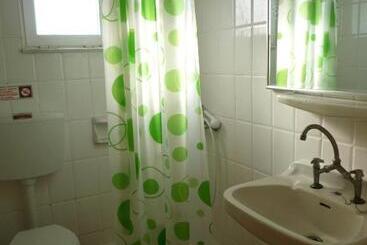 هتل Haris Apartments