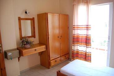 هتل Haris Apartments