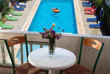 هتل Haris Apartments