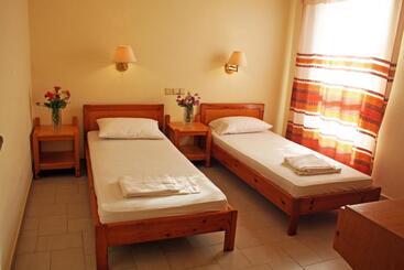 هتل Haris Apartments