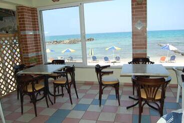هتل Haris Apartments