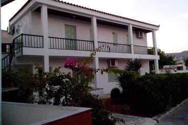هتل Haris Apartments