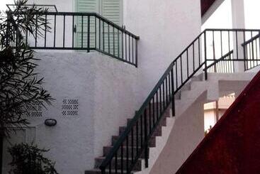 هتل Haris Apartments