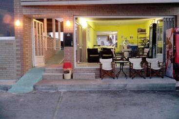 هتل Haris Apartments