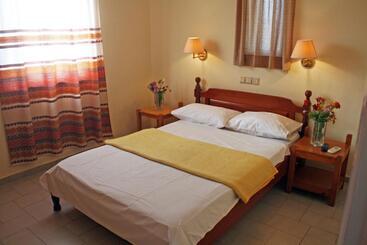 هتل Haris Apartments