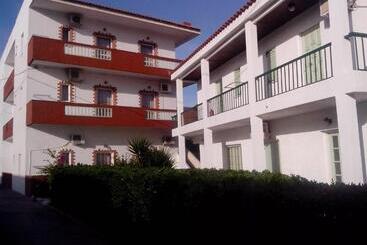 هتل Haris Apartments