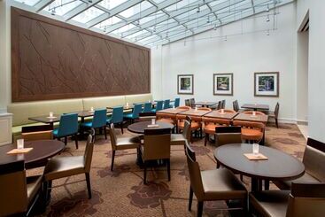 هتل Hilton Garden Inn Chicago Downtown Riverwalk