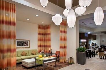 هتل Hilton Garden Inn Chicago Downtown Riverwalk