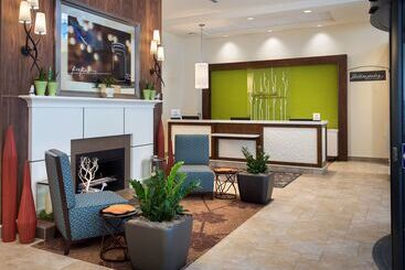 هتل Hilton Garden Inn Chicago Downtown Riverwalk