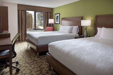 هتل Hilton Garden Inn Chicago Downtown Riverwalk
