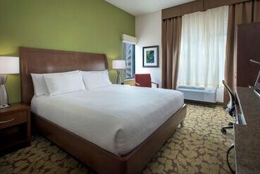 هتل Hilton Garden Inn Chicago Downtown Riverwalk